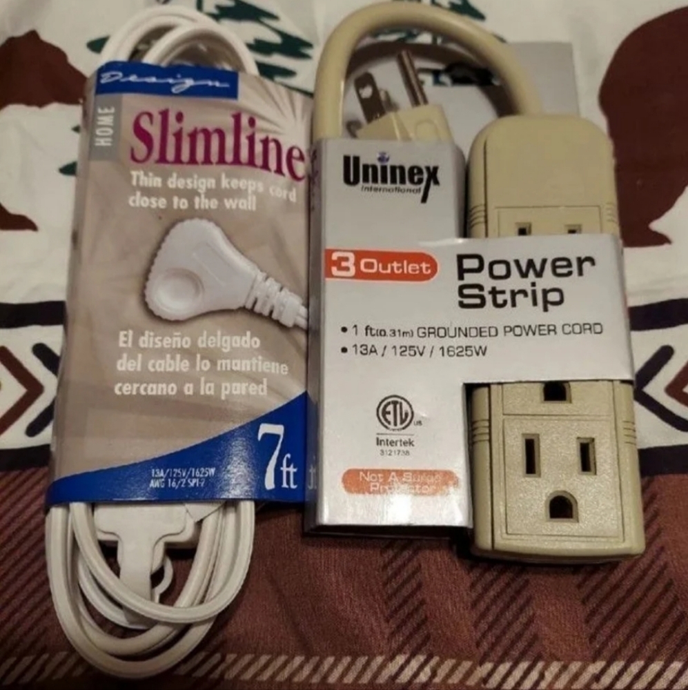 ELECTRICAL CORD SET: Outlet Grounded Power Strip & 7 FT Slimline Flat Plug NWT